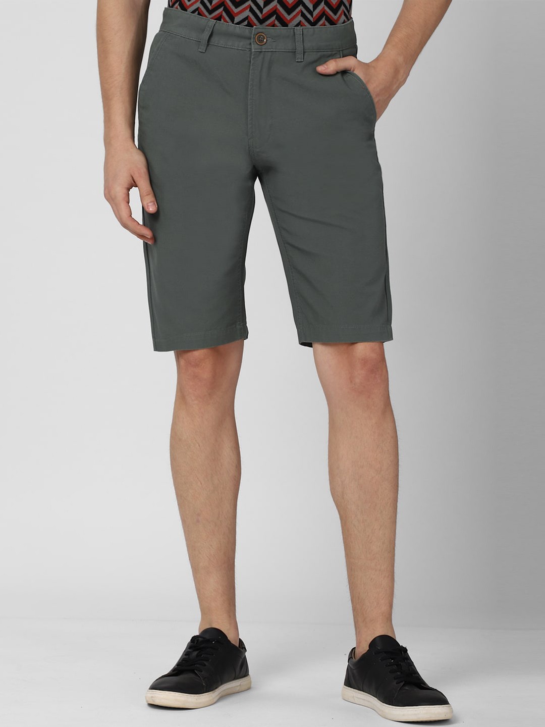 

PETER ENGLAND UNIVERSITY Men Solid Shorts, Grey