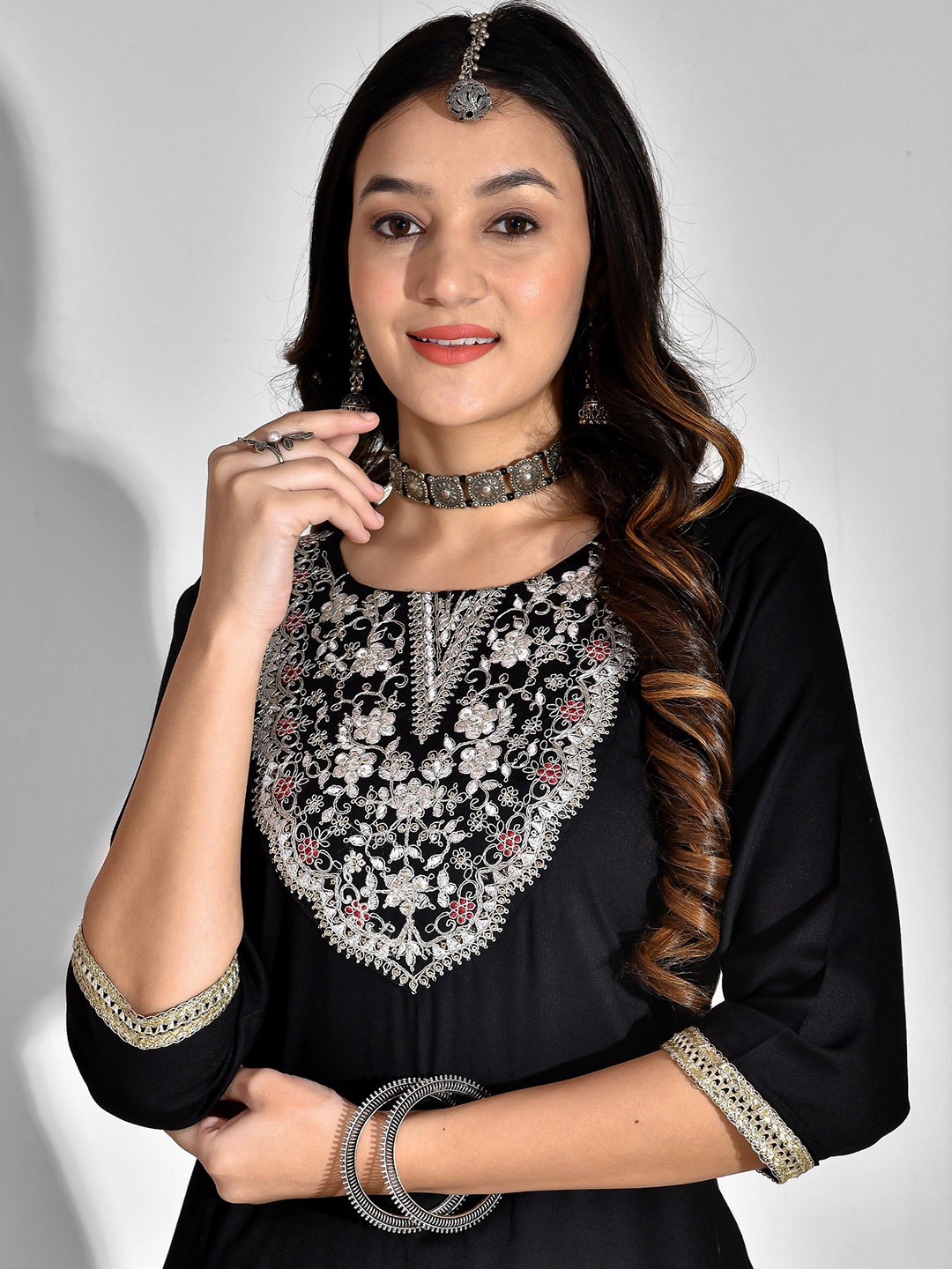 

mokshi Round Neck Floral Yoke Design Thread Work Straight Kurta with Trouser, Black