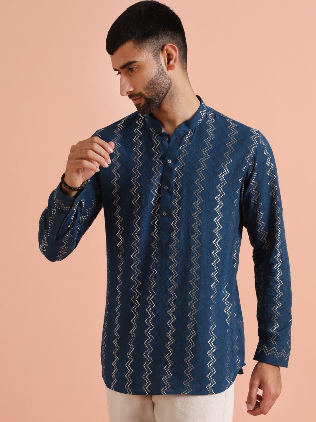 

KISAH Men Geometric Thread Work Short Kurta, Blue