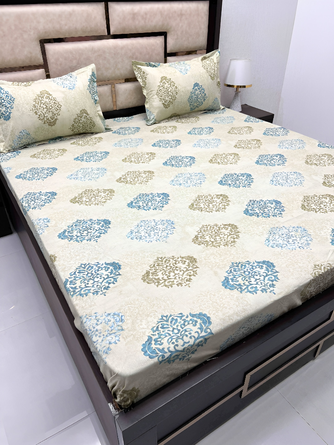 

Pure Decor Green & Beige Ethnic Motifs Cotton 400 TC King Bedsheet with 2 Pillow Covers