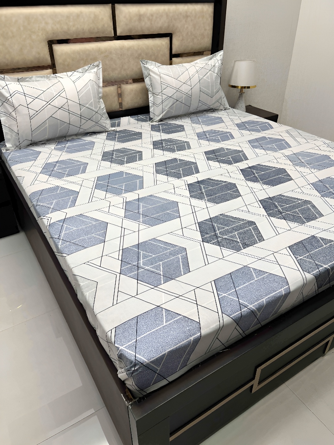 

Pure Decor Grey & Beige Geometric Cotton 400 TC King Bedsheet with 2 Pillow Covers