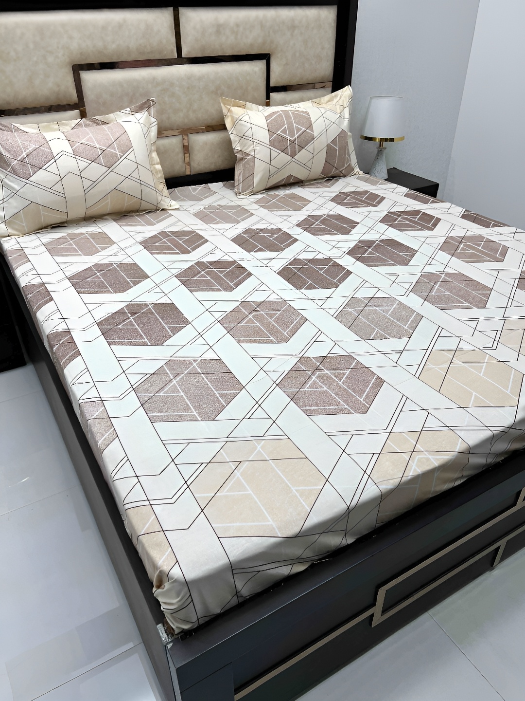 

Pure Decor Brown & White Geometric Cotton 400 TC King Bedsheet with 2 Pillow Covers