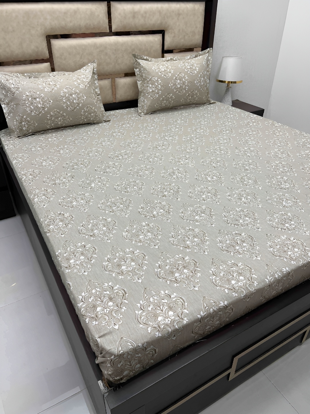

Pure Decor Green & White Ethnic Motifs Cotton 400 TC King Bedsheet with 2 Pillow Covers