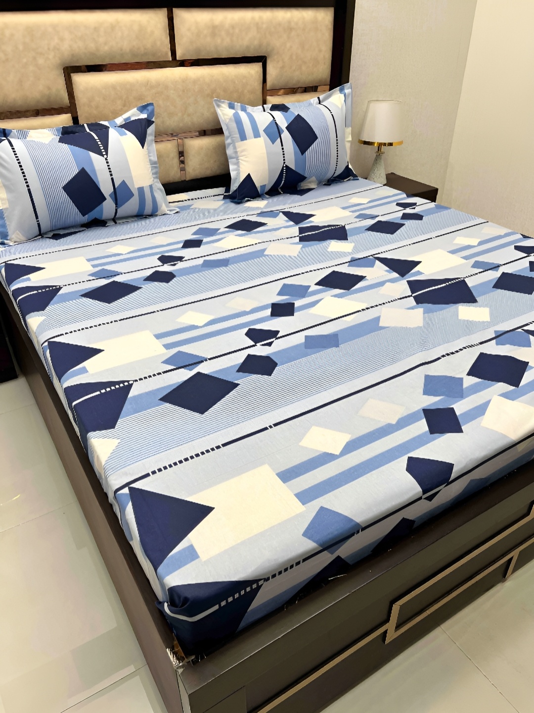 

Pure Decor Blue & CreamColoured Geometric Cotton 400 TC King Bedsheet with 2 Pillow Covers