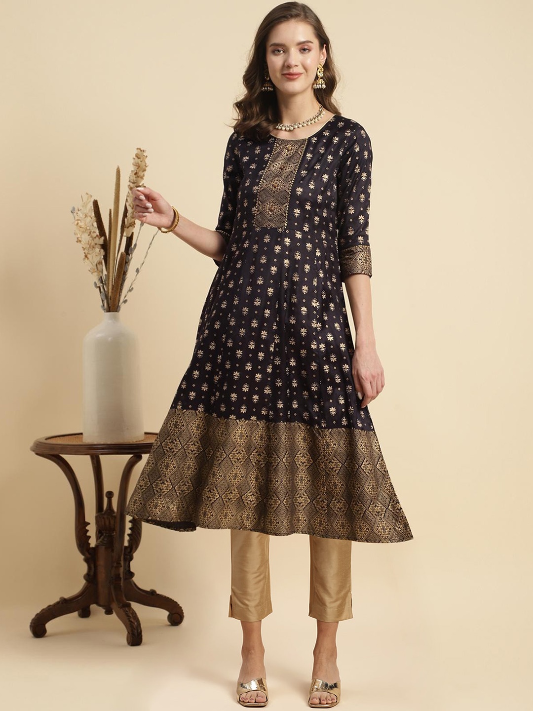

Rangita Ethnic Motifs Printed Regular Gotta Patti Kurta with Trousers, Black