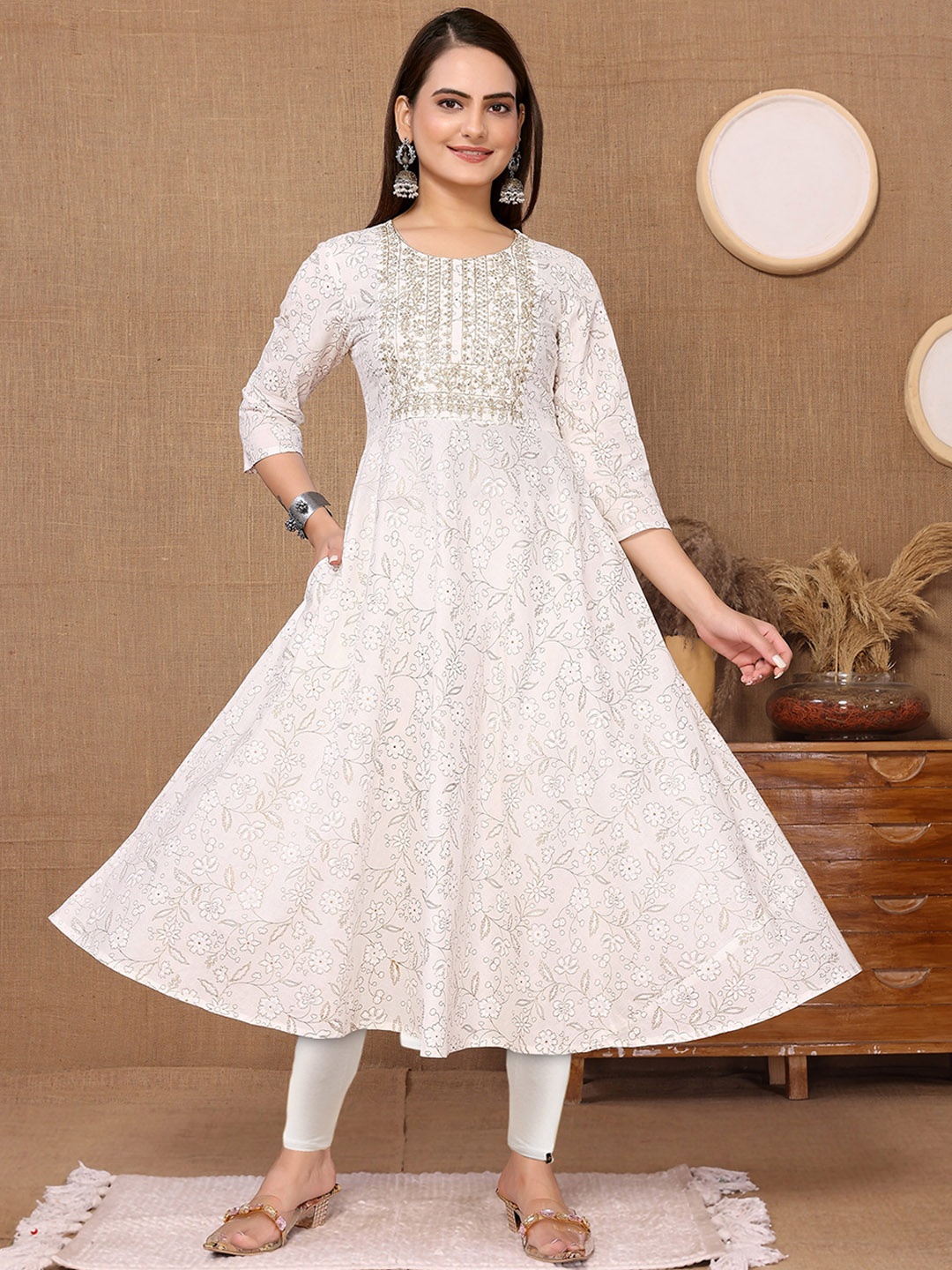 

Rangita Floral Printed Regular Sequinned Pure Cotton Kurta With Leggings, Off white