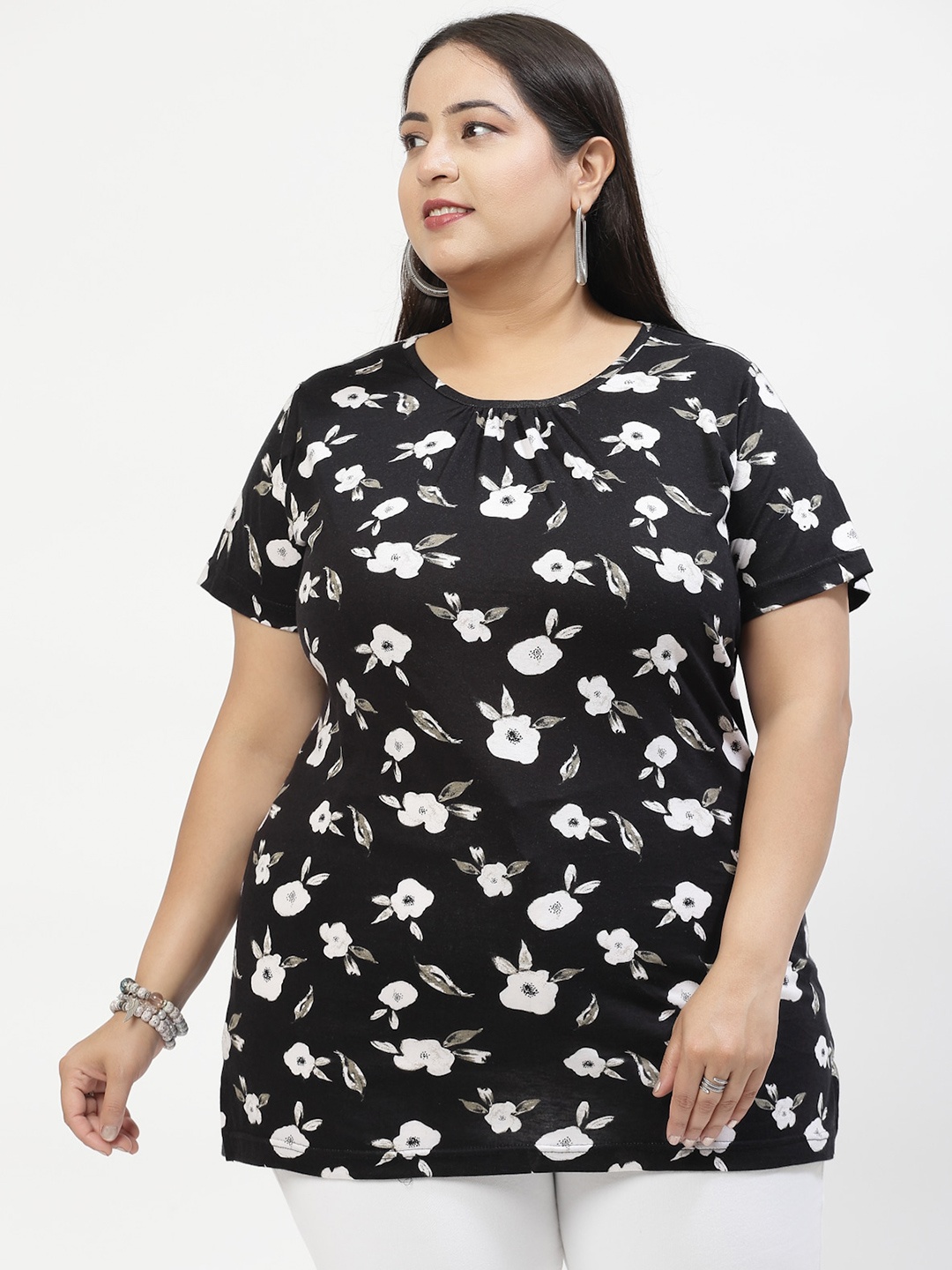 

plusS Women Printed Pockets T-shirt, Black