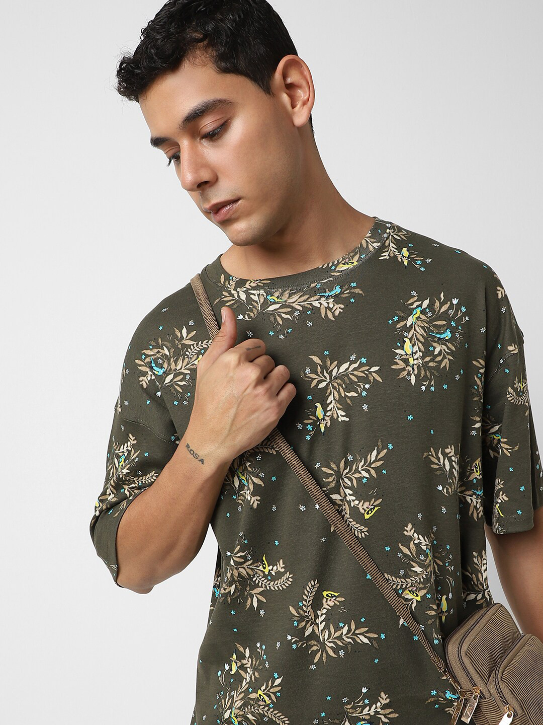 

VASTRADO Men Floral Printed Pockets T-shirt, Multi