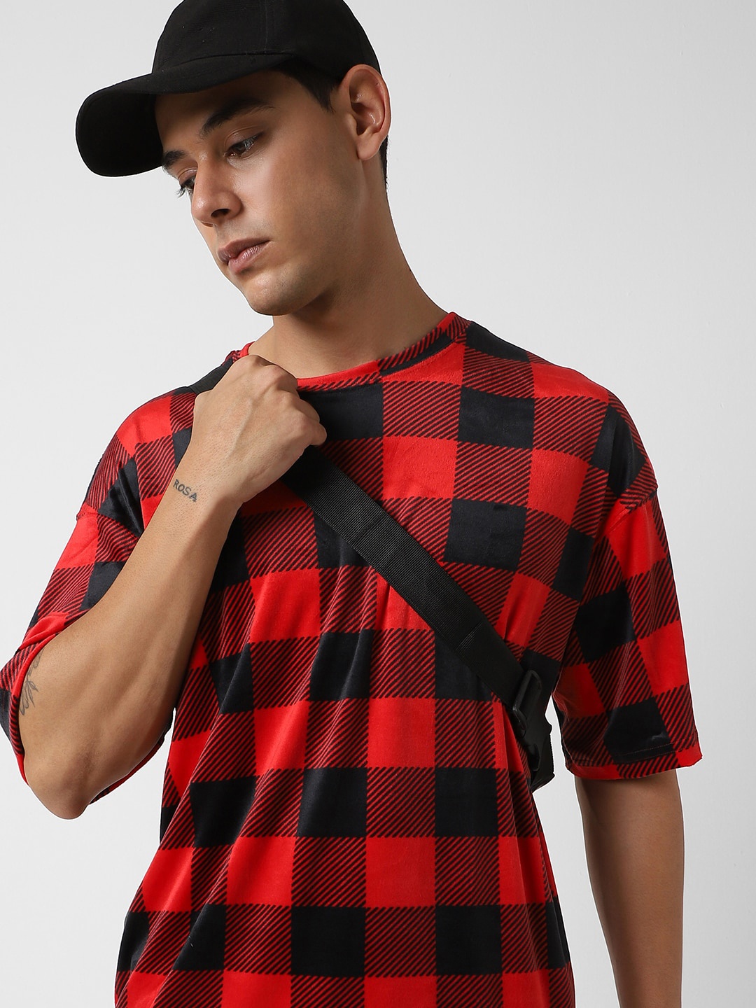 

VASTRADO Men Checked Round Neck Pockets T-shirt, Red