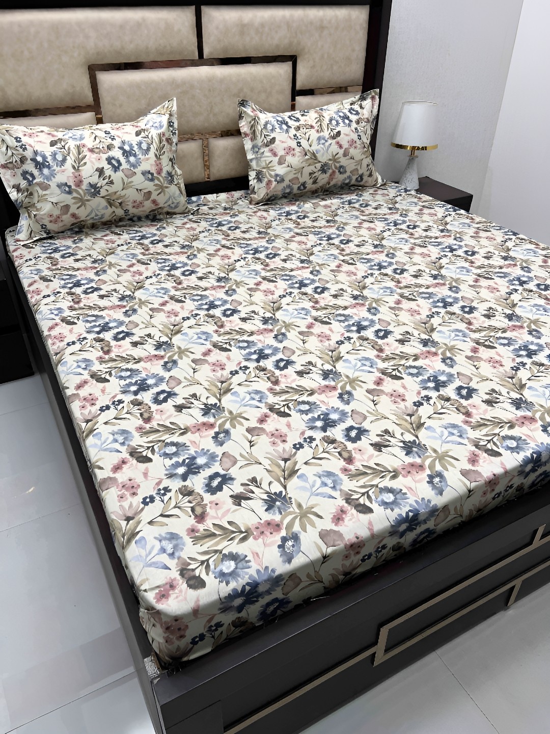 

Pure Decor White & Blue Floral Cotton 600 TC King Bedsheet with 2 Pillow Covers