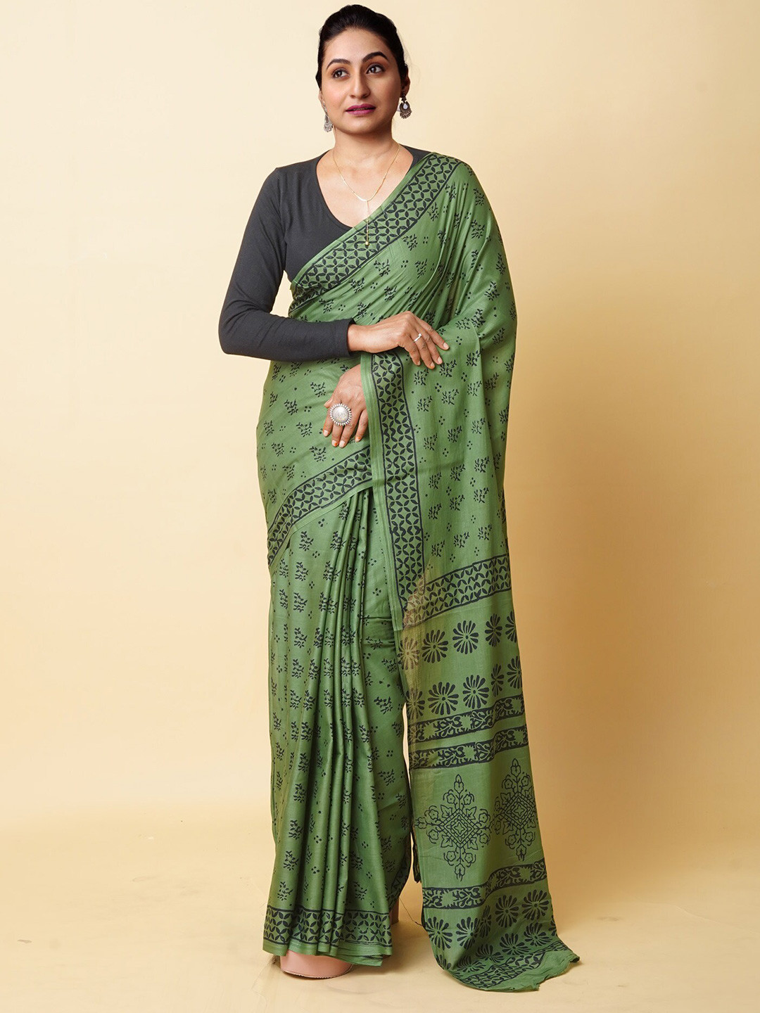 

Unnati Silks Ethnic Motifs Pure Cotton Block Print Saree, Green