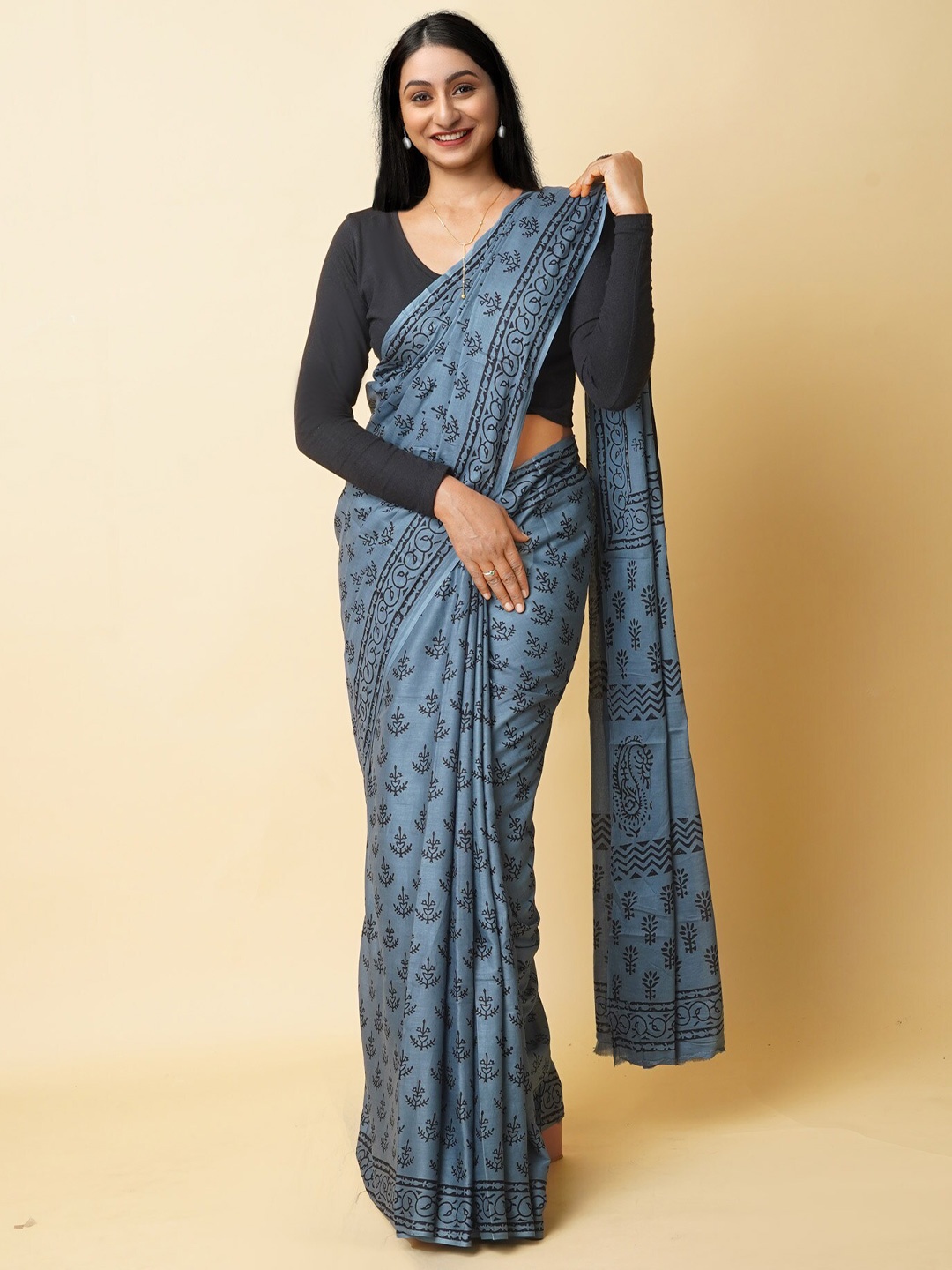 

Unnati Silks Floral Printed Pure Cotton Block Print Saree, Grey