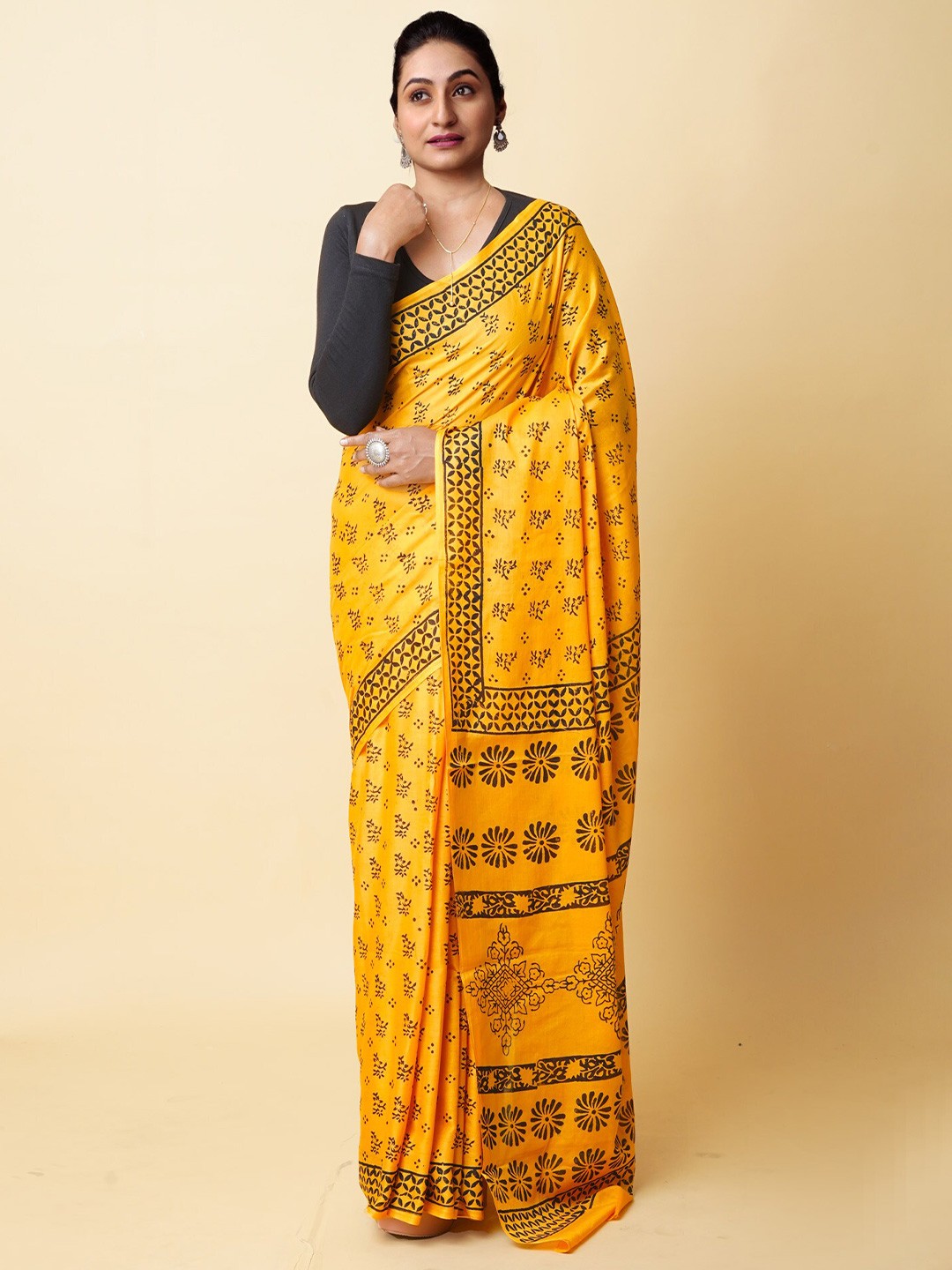 

Unnati Silks Ethnic Motifs Printed Pure Cotton Block Print Saree, Yellow