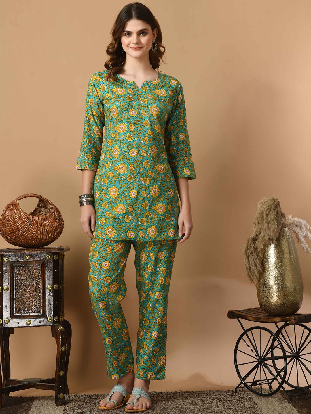 

DHANOTA Floral Printed Pure Cotton Night suits, Green