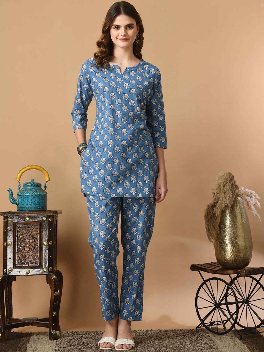 

DHANOTA Floral Printed Pure Cotton Night suits, Blue