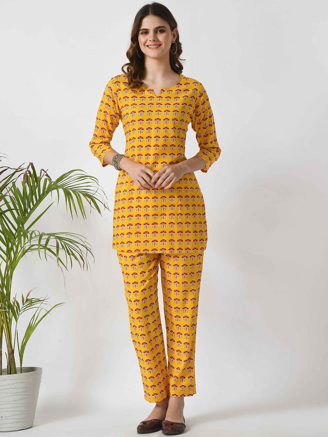 

DHANOTA Floral Printed Round Neck Three-Quarter Sleeves Cotton Printed Straight Kurti Set, Yellow