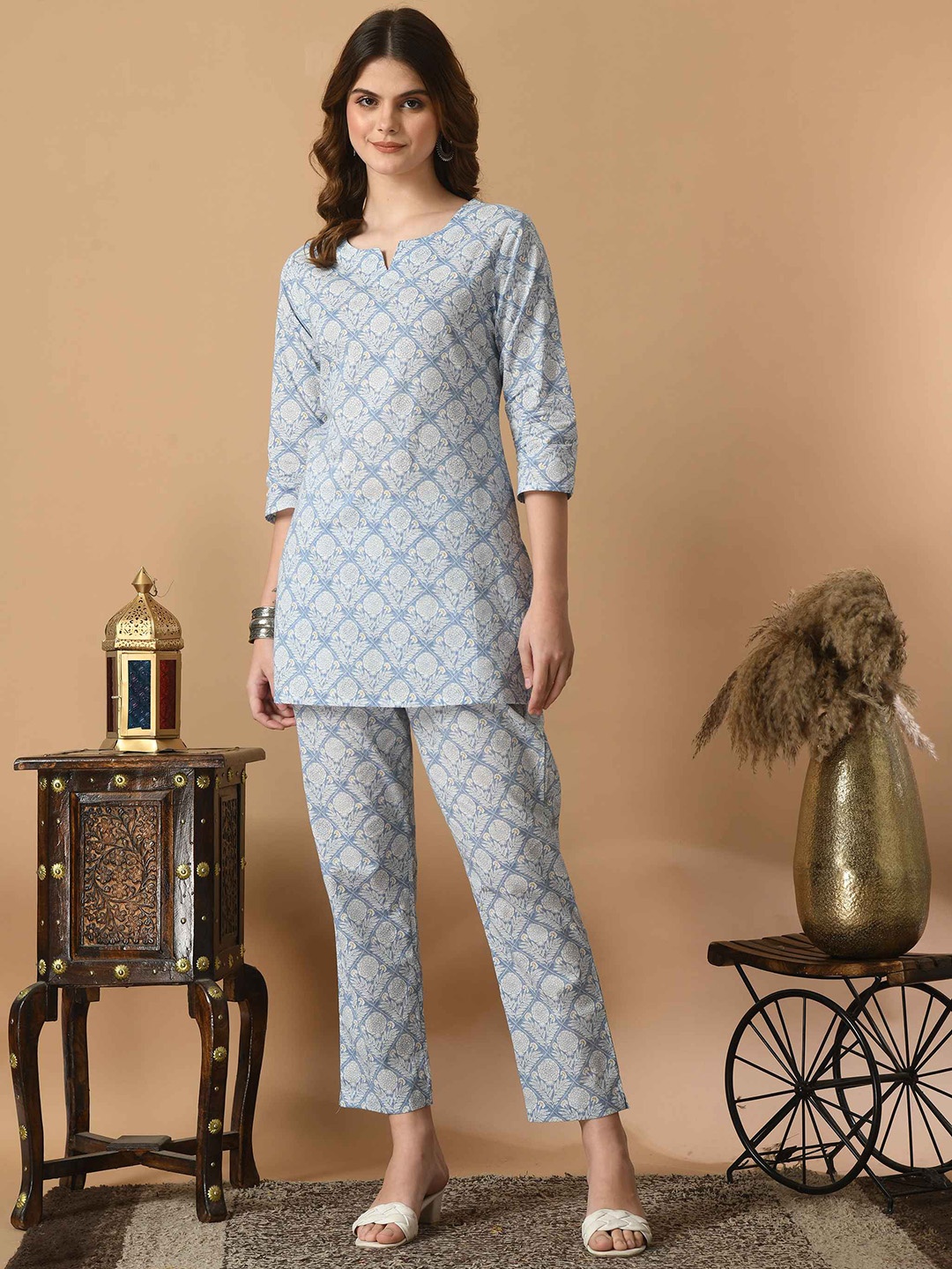 

DHANOTA Floral Printed Round Neck Three-Quarter Sleeves Cotton Straight Kurti Set, Blue