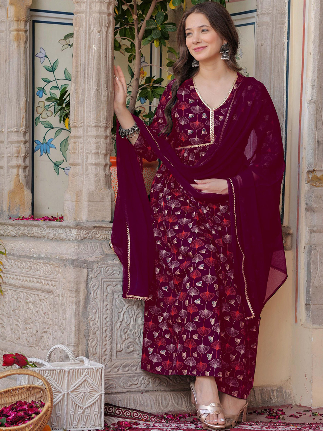 

PURSHOTTAM WALA Floral Printed Gotta Patti A-Line Empire Kurta With Trousers & Dupatta, Maroon