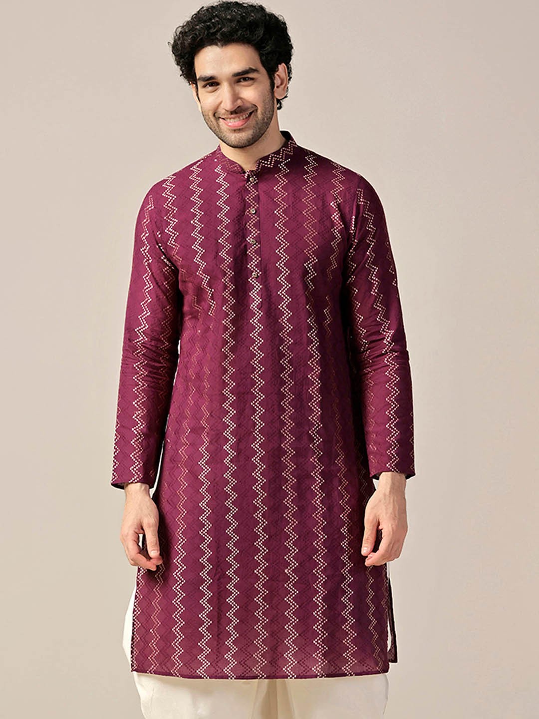 

KISAH Men Textured Zari Regular Fit Kurta, Magenta