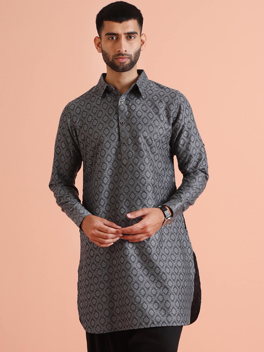 

KISAH Men Geometric Thread Work Pathani Kurta, Grey