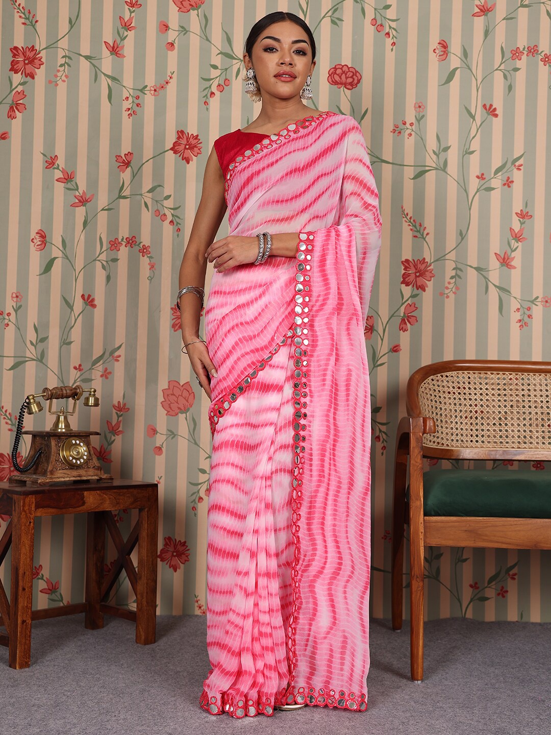 

Ode by House of Pataudi Leheriya Mirror Work Saree, Pink