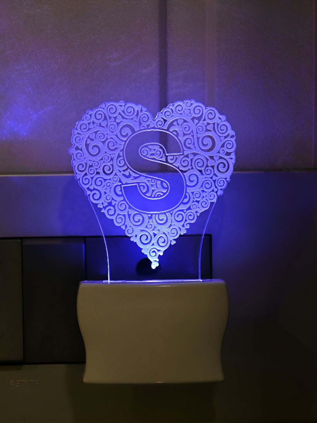 

1ST TIME White Textured Acrylic Contemporary Abstract Shaped Shaped Wall Lamp