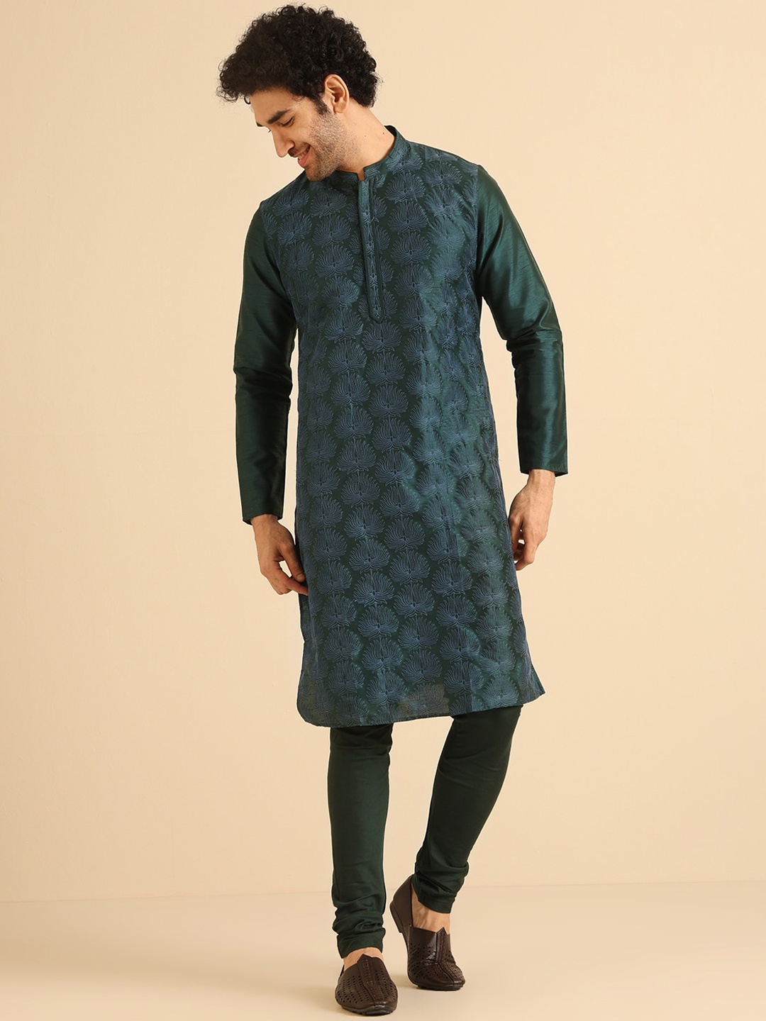 

KISAH Floral Embroidered Regular Dupion Silk Straight Kurta With Churidar, Green