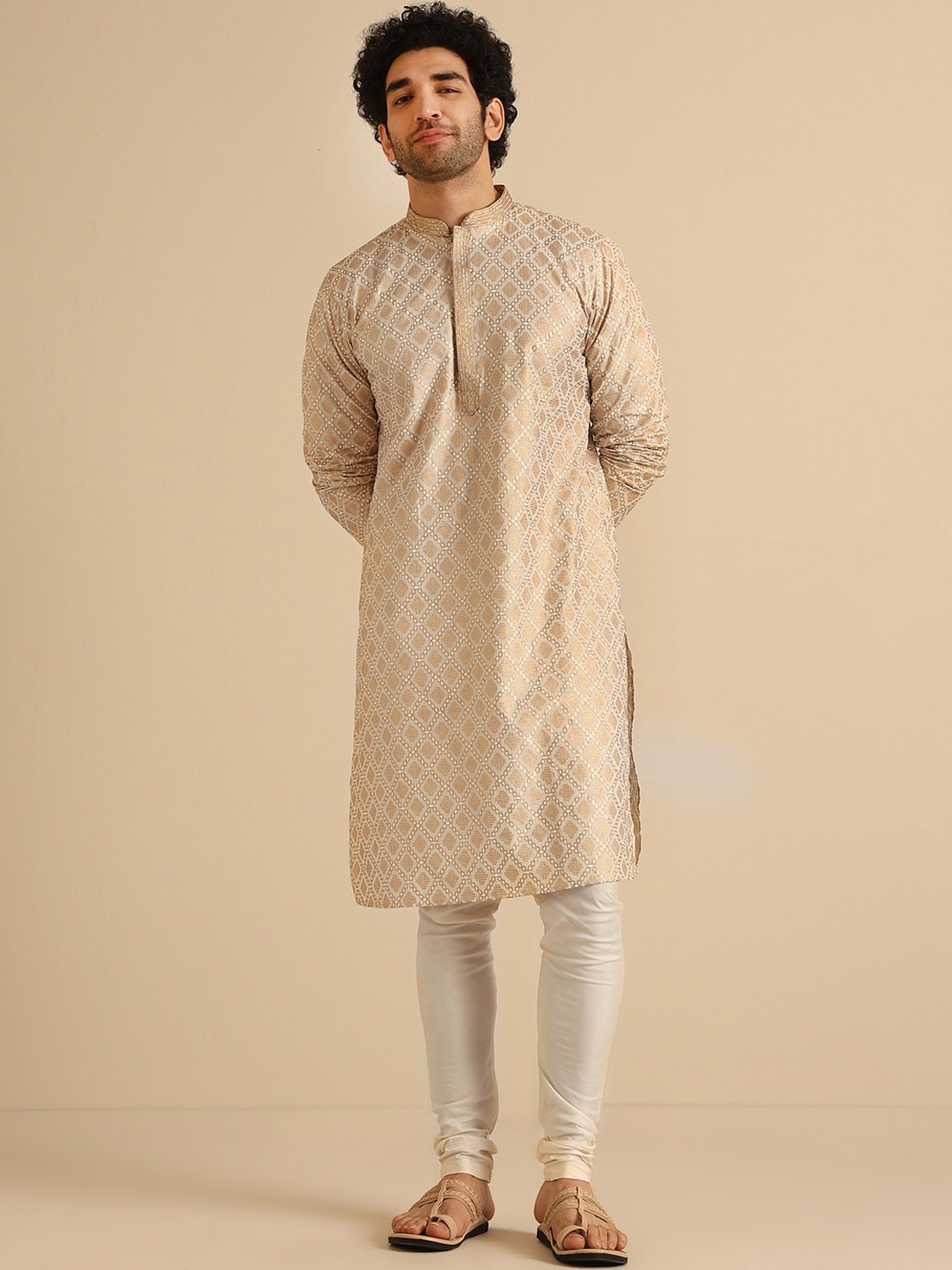 

KISAH Geometric Embroidered Mandarin Collar Straight Pure Cotton Kurta with Churidar, Off white