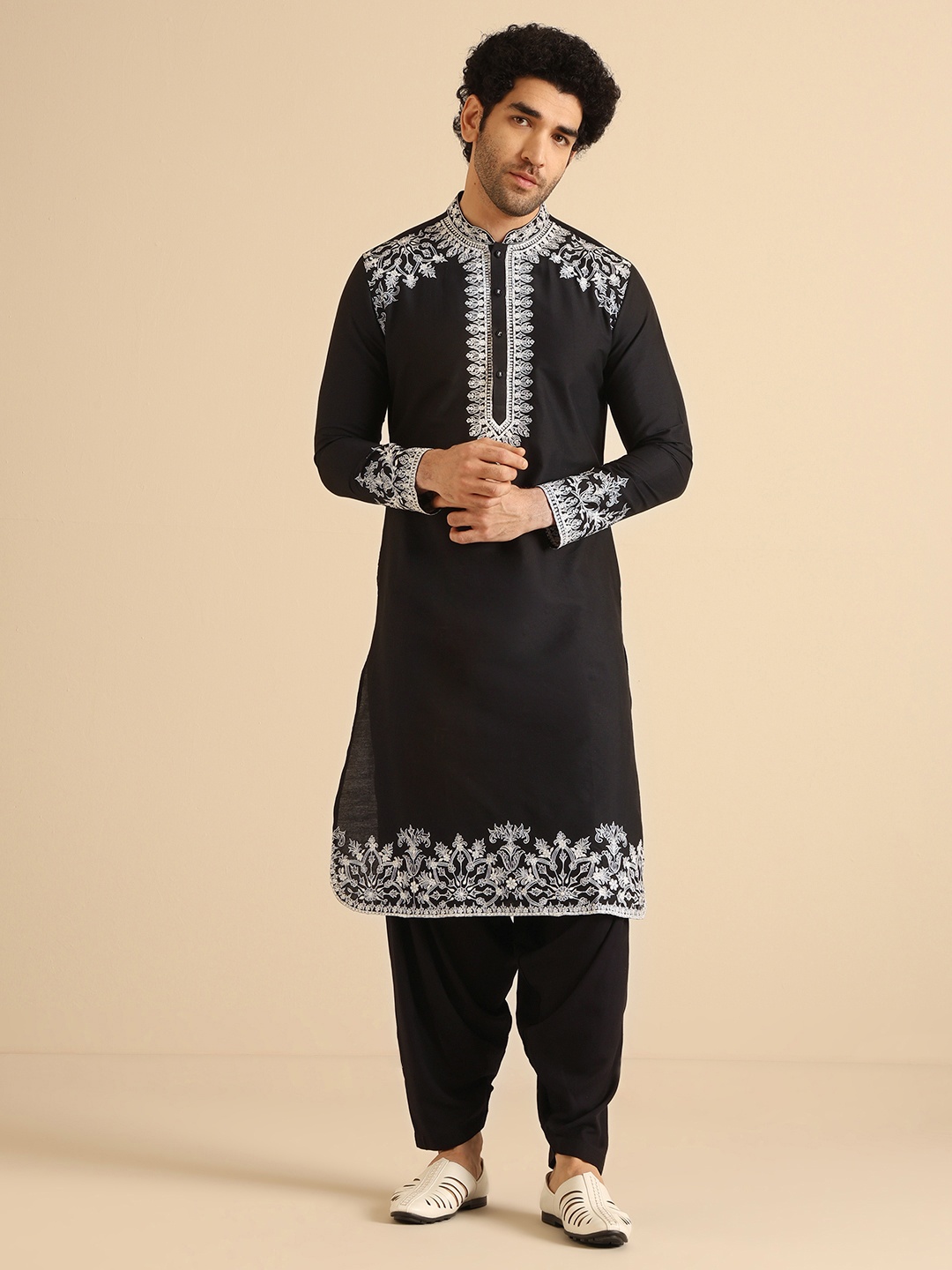 

KISAH Chevron Woven Design Regular Kurta with Patiala, Black