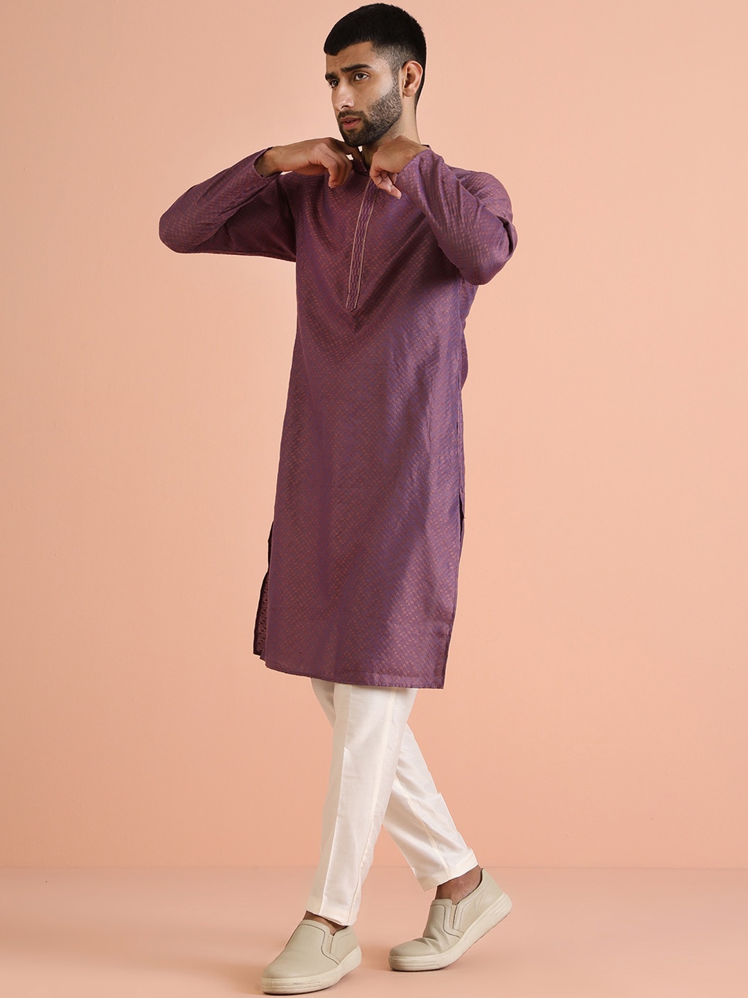 

KISAH Embroidered Regular Kurta with Trousers, Mauve