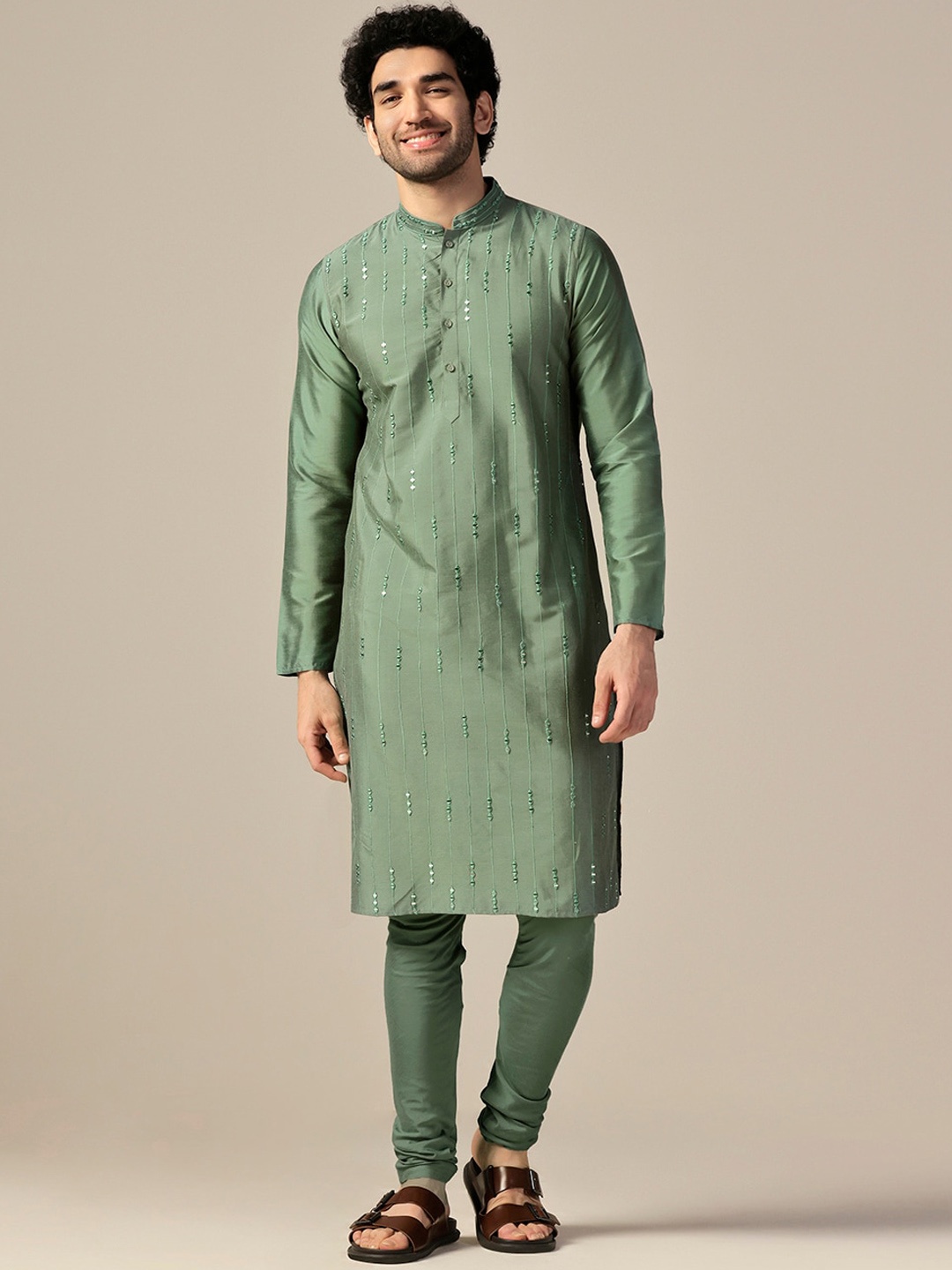 

KISAH Embroidered Mandarin Collar Long Sleeves Kurta with Churidar, Green