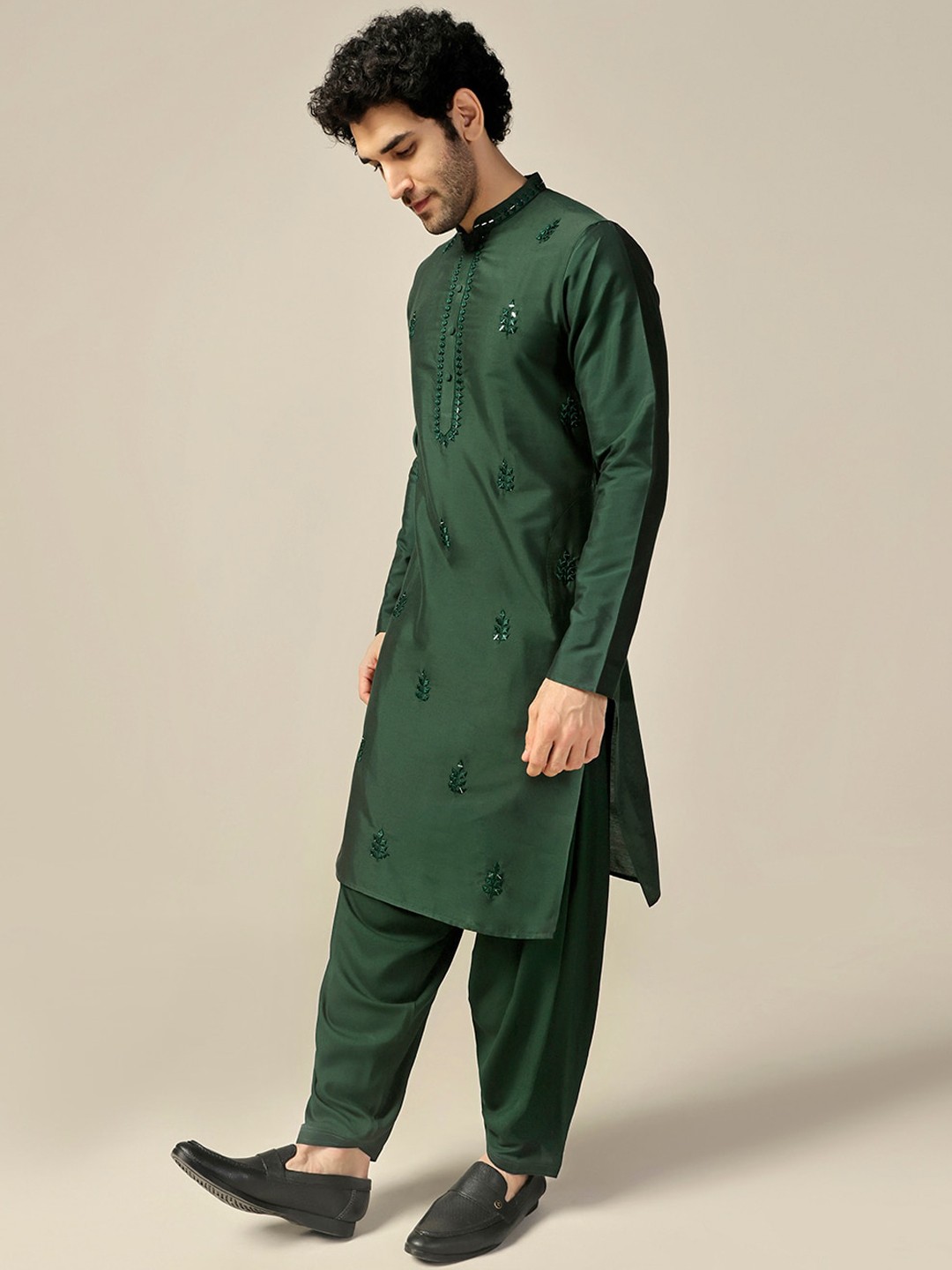 

KISAH Men Mirror& Zari Work Embroidered Regular Fit Kurta Patiyala Set, Green