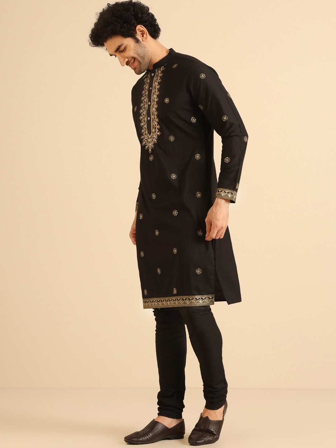 

KISAH Floral Embroidered Mandarin Collar Thread Work Kurta with Churidar, Black