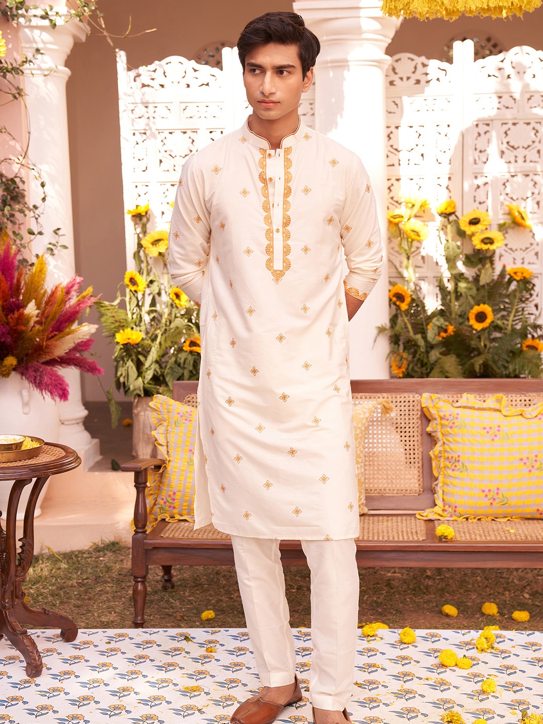 

KISAH Floral Embroidered Mandarin Collar Long Sleeves Kurta with Trousers, Off white