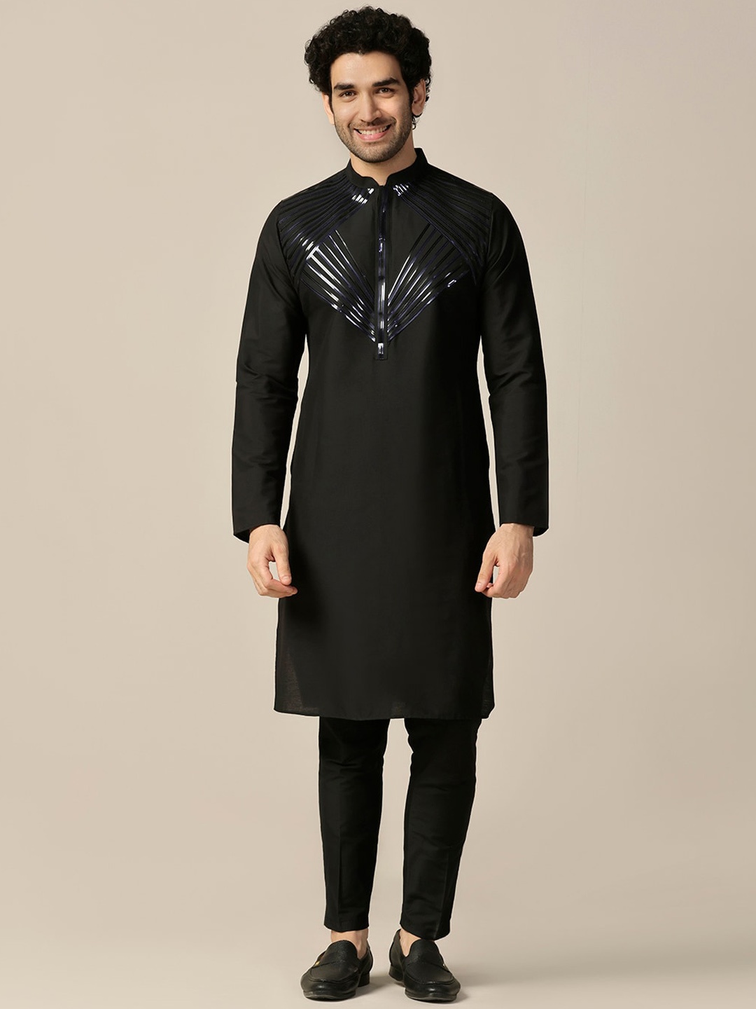 

KISAH Yoke Design Mandarin Collar Long Sleeves Kurta with Trousers, Black