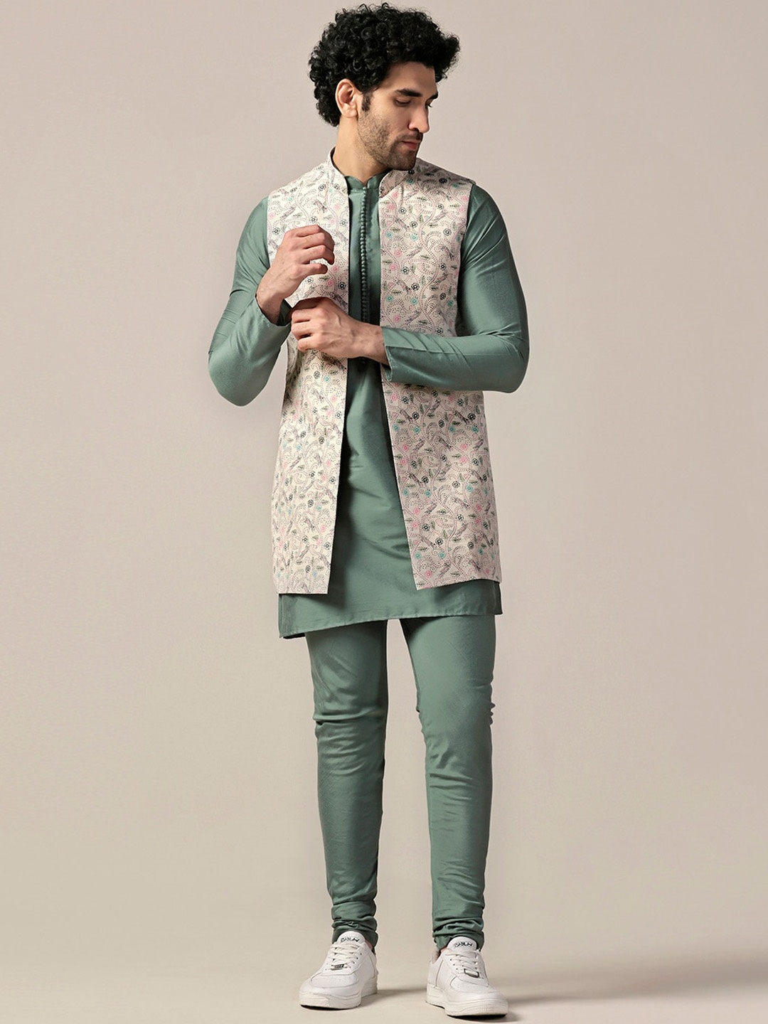 

KISAH Floral Printed Regular Kurta With Churidar & Jacket, Green