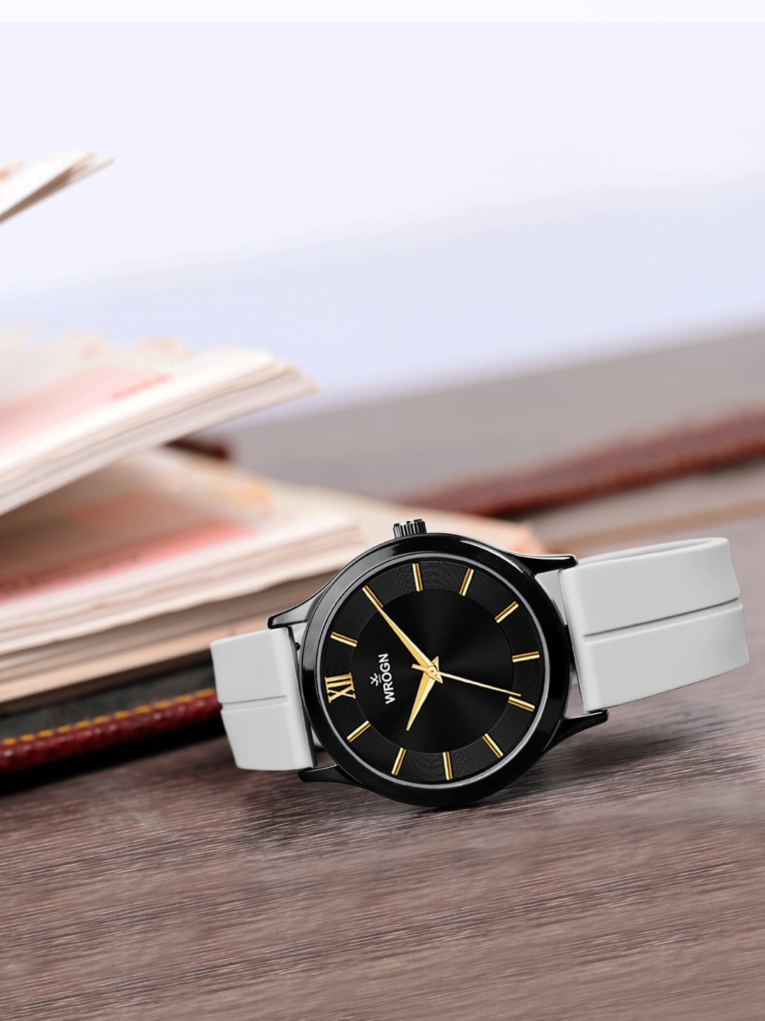 

WROGN Men Dial & Bracelet Style Straps Analogue Watch HOBWRG0463, Grey