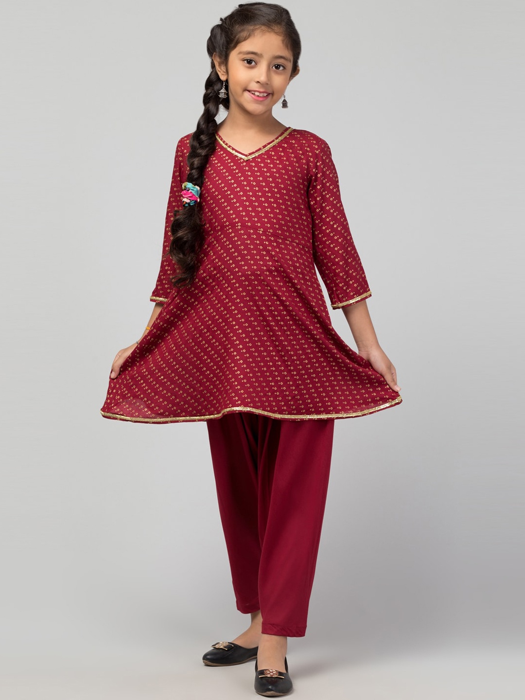 

MUSHKIYA Girls V Neck Printed Regular Kurti with Trousers, Maroon