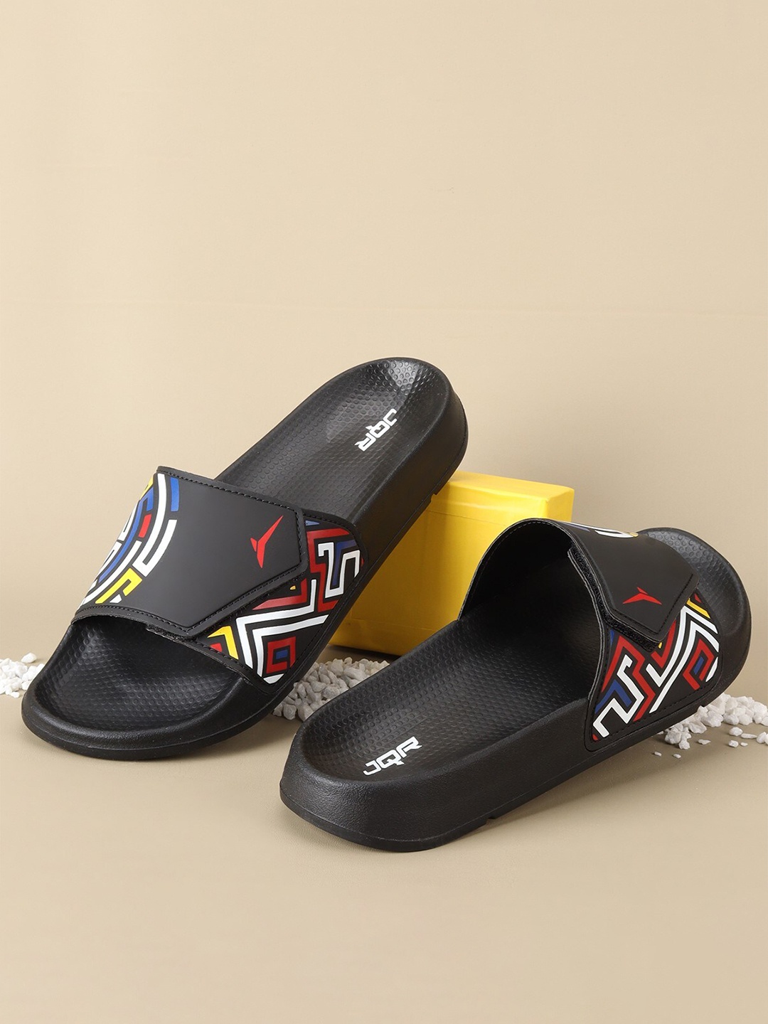 

JQR Men Printed Sliders, Black