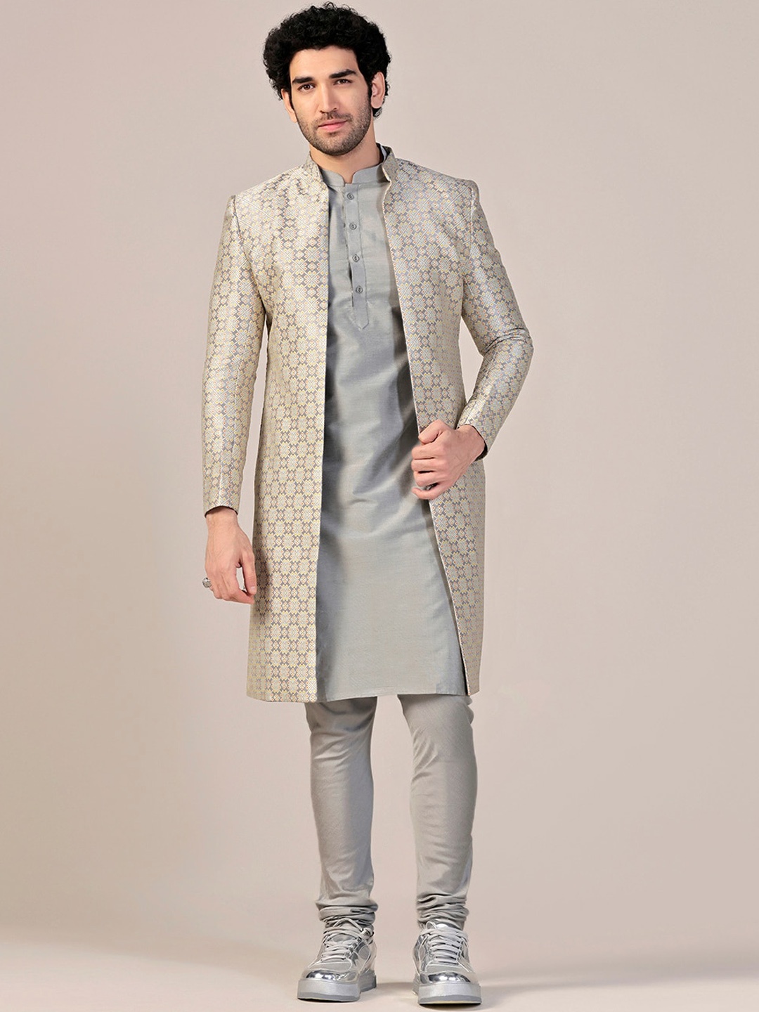 

KISAH Men Self Design Indo-western Sherwani Set, Grey