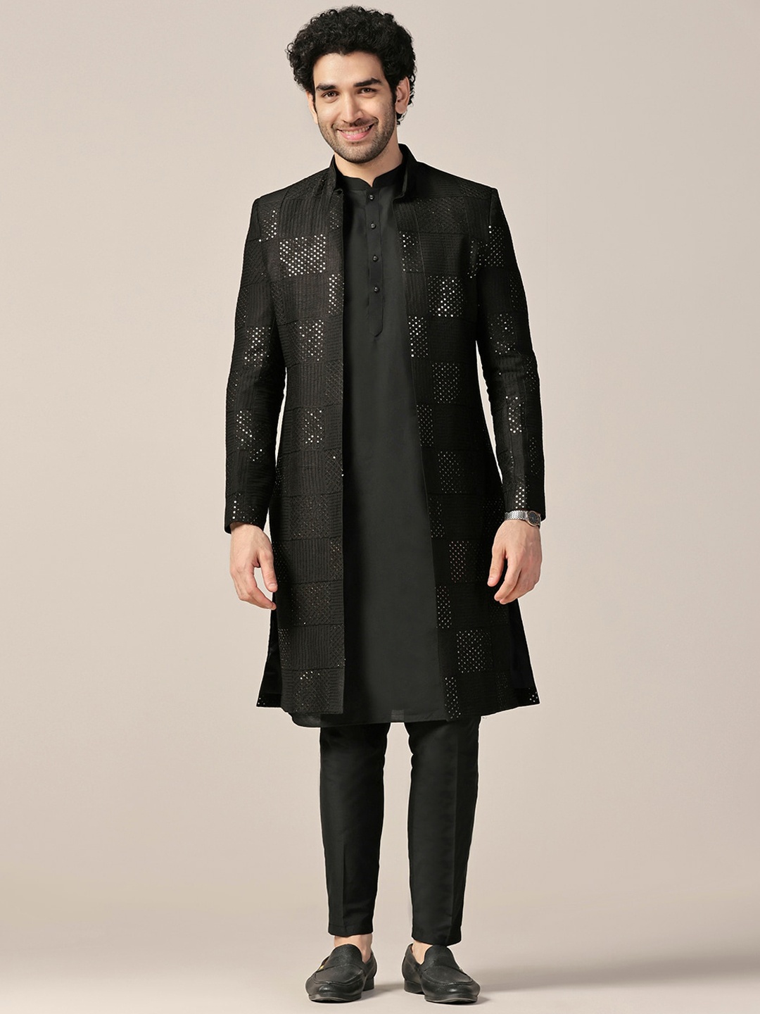 

KISAH Men Embroidered Indo western Sherwani Set, Black