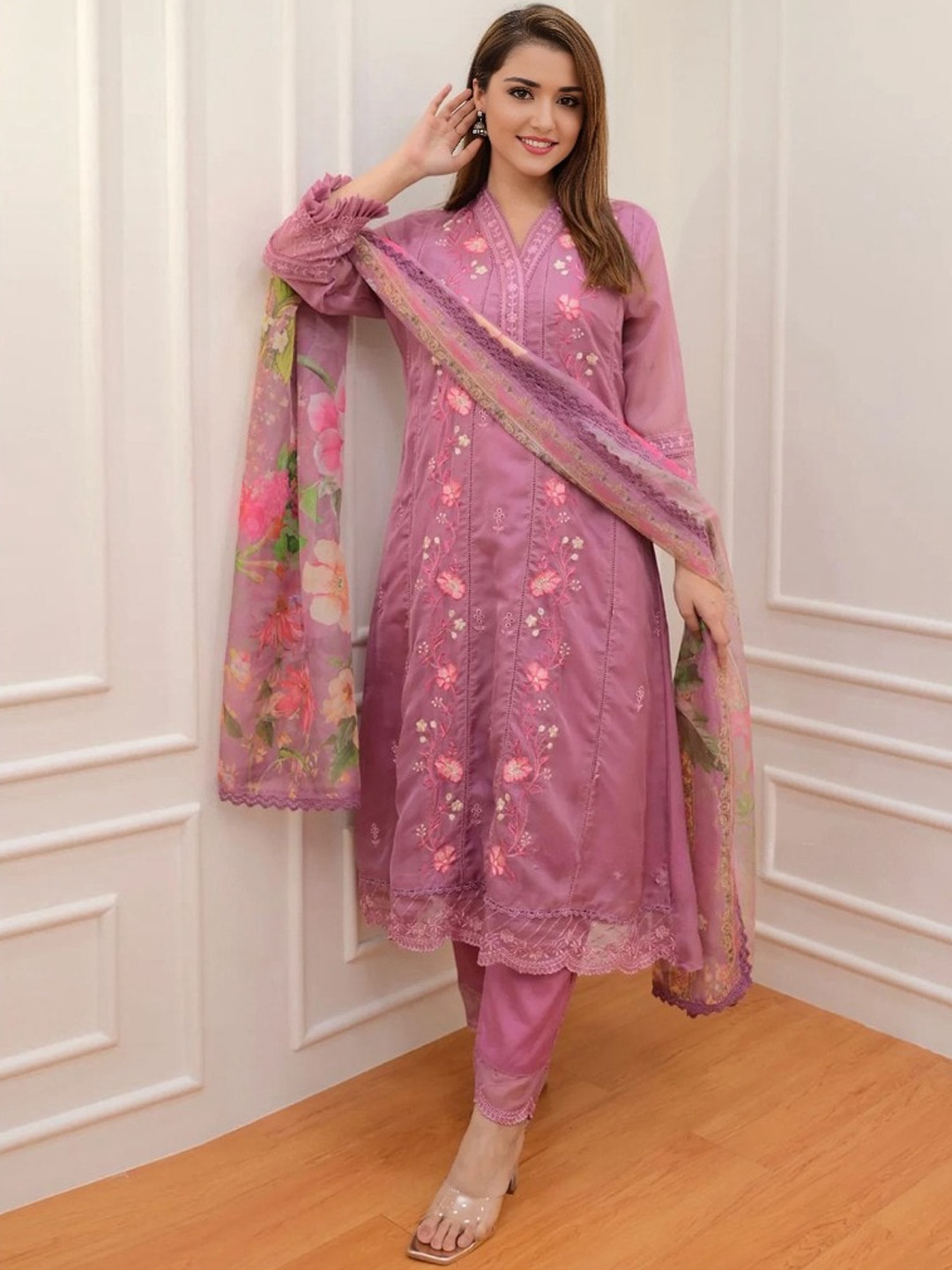 

BLACK SCISSOR Floral Embroidered Thread Work V-Neck Straight Kurta With Trouser & Dupatta, Pink