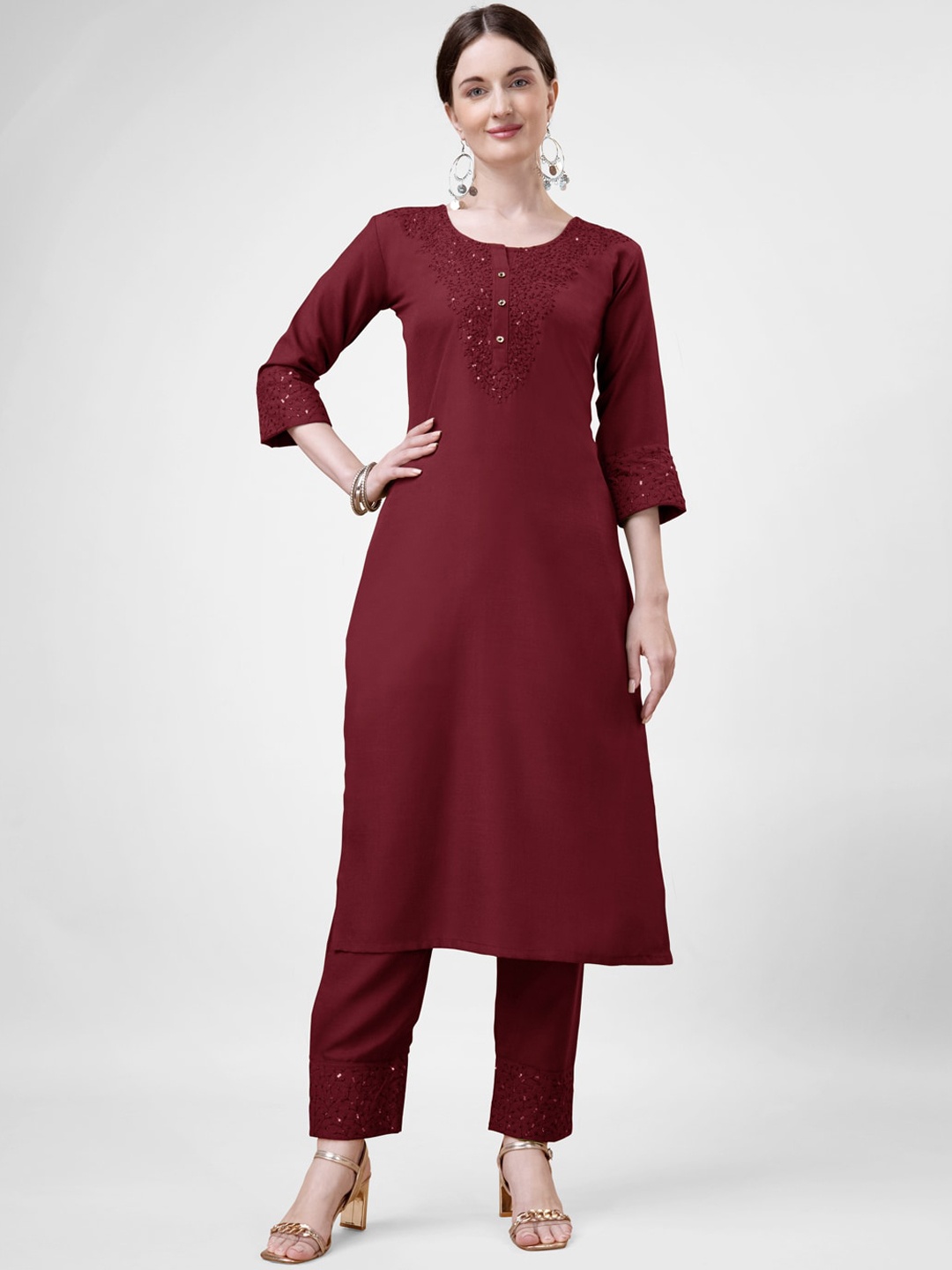 

ARADHNA Floral Yoke Design Regular Sequinned Round Neck Straight Kurta With Churidar, Maroon