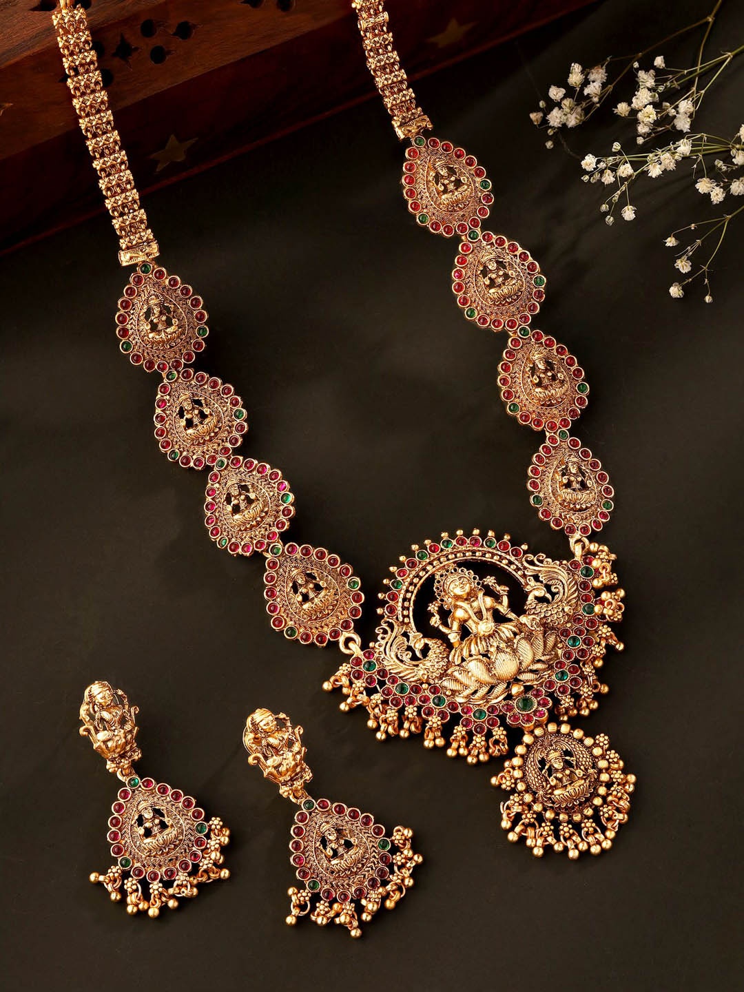 

Priyaasi Gold-Plated Stone-Studded Goddess Laxmi Jewellery Set