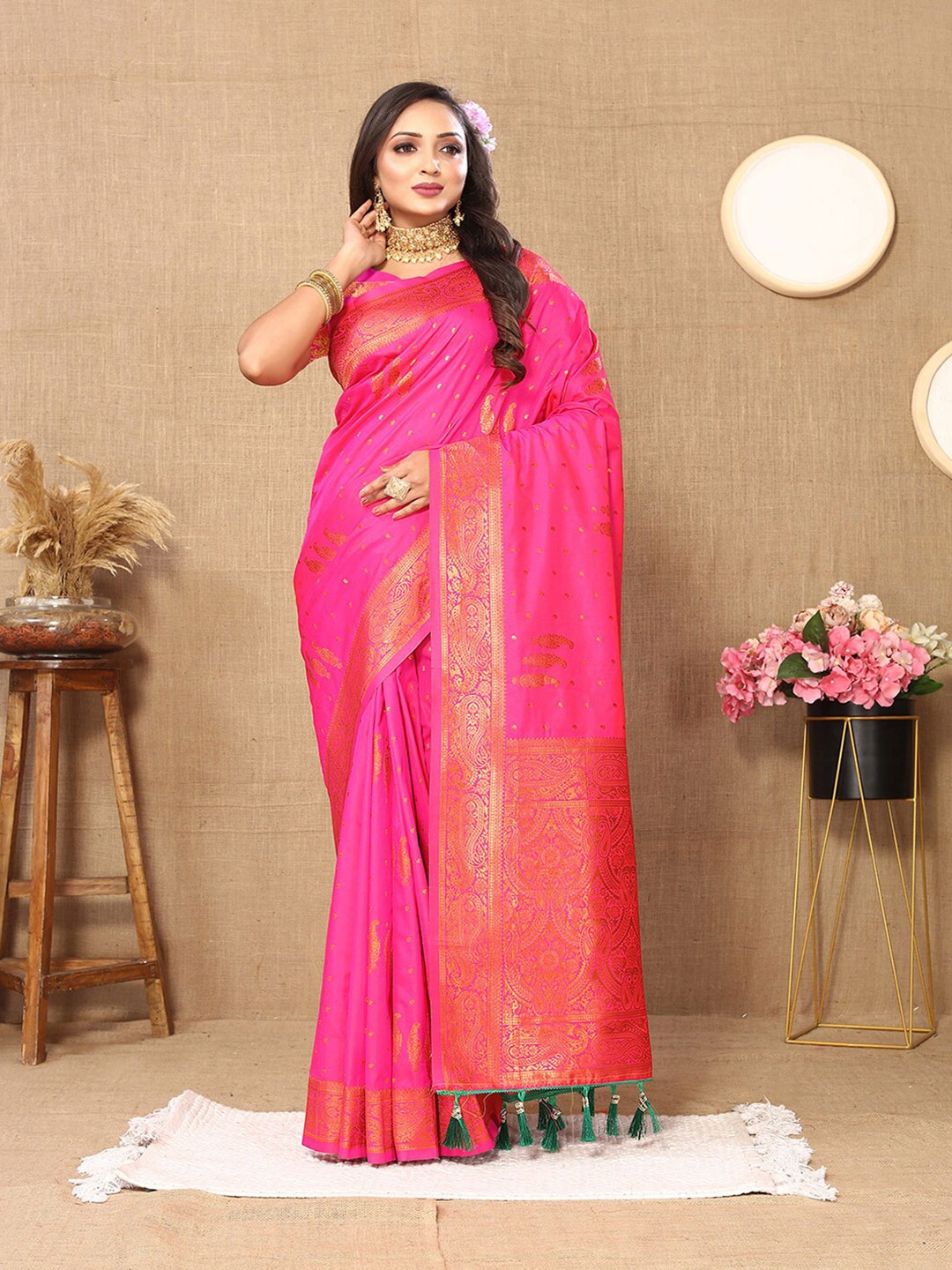 

Lookslady Floral Zari Pure Silk Kanjeevaram Saree, Pink