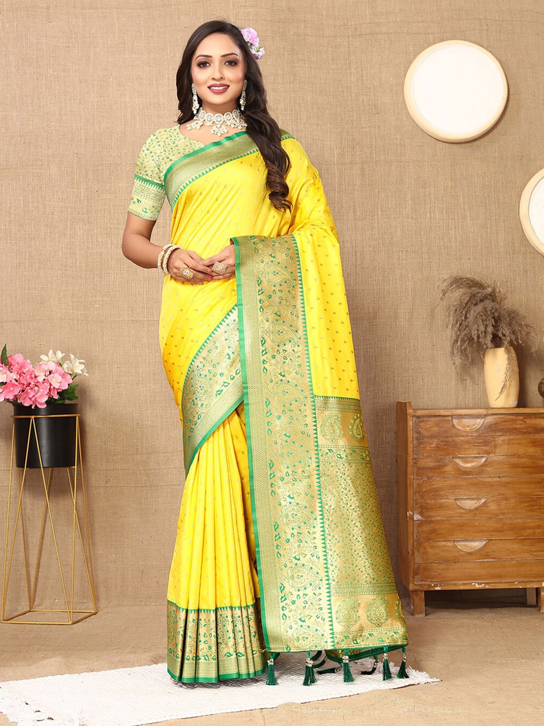

Lookslady Ethnic Motifs Zari Pure Silk Banarasi Saree, Yellow