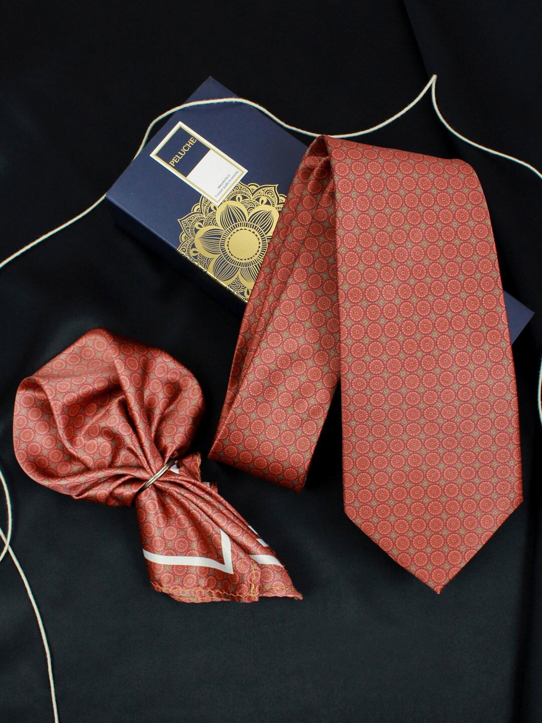 

PELUCHE Printed Broad Neck Tie & Pocket Square Accessory Gift Set, Red