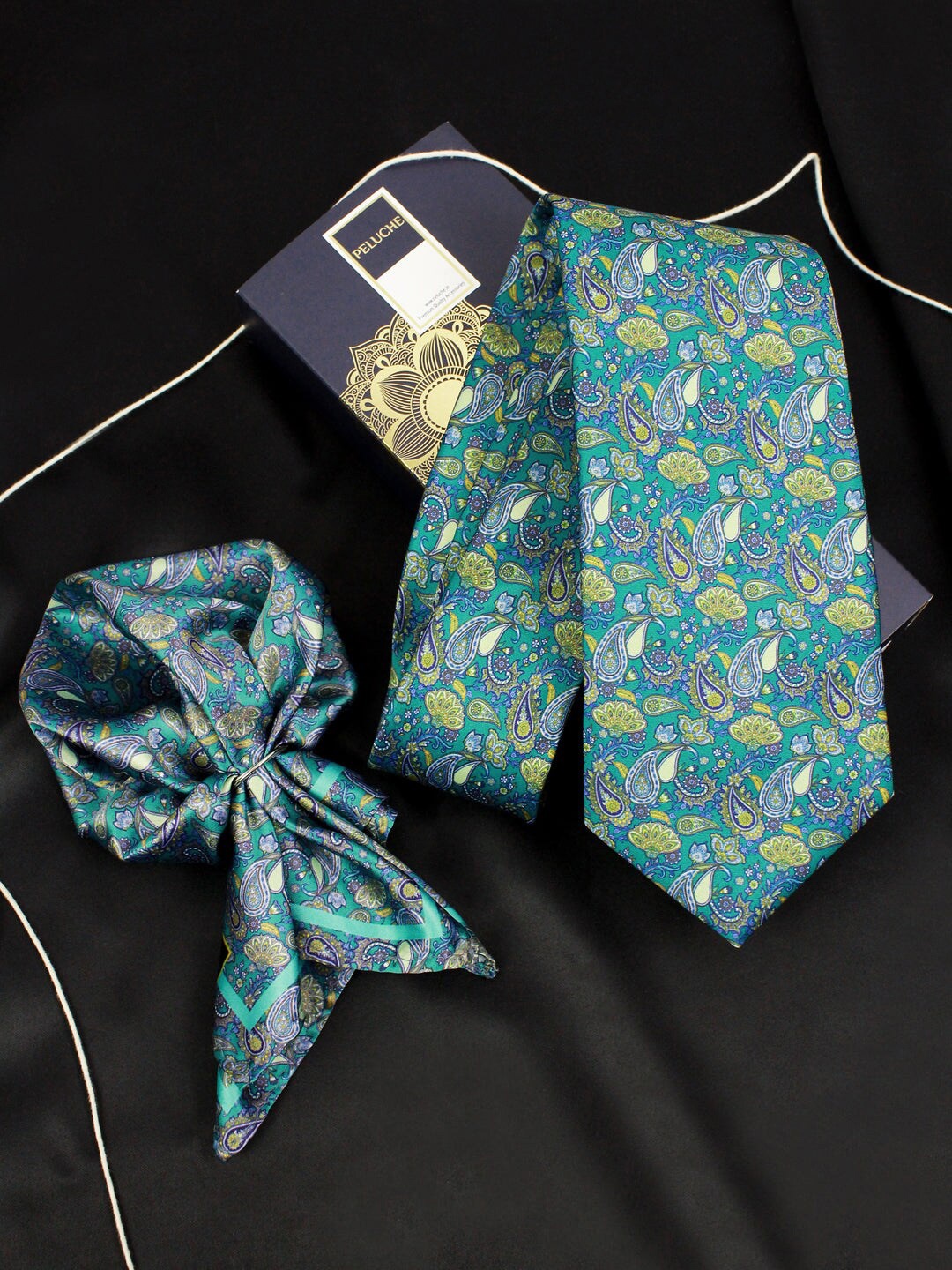 

PELUCHE Printed Broad Neck Tie & Pocket Square Accessory Gift Set, Green