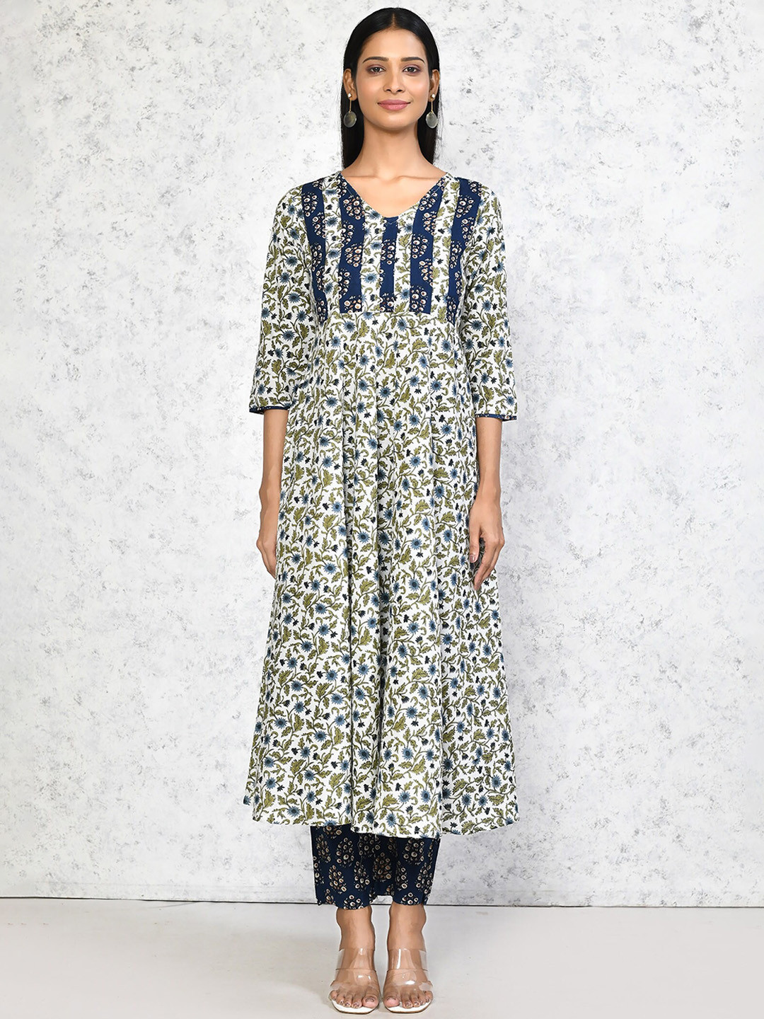 

MIRAVAN Women Floral Printed Pure Cotton Anarkali Kurta with Palazzos, Blue
