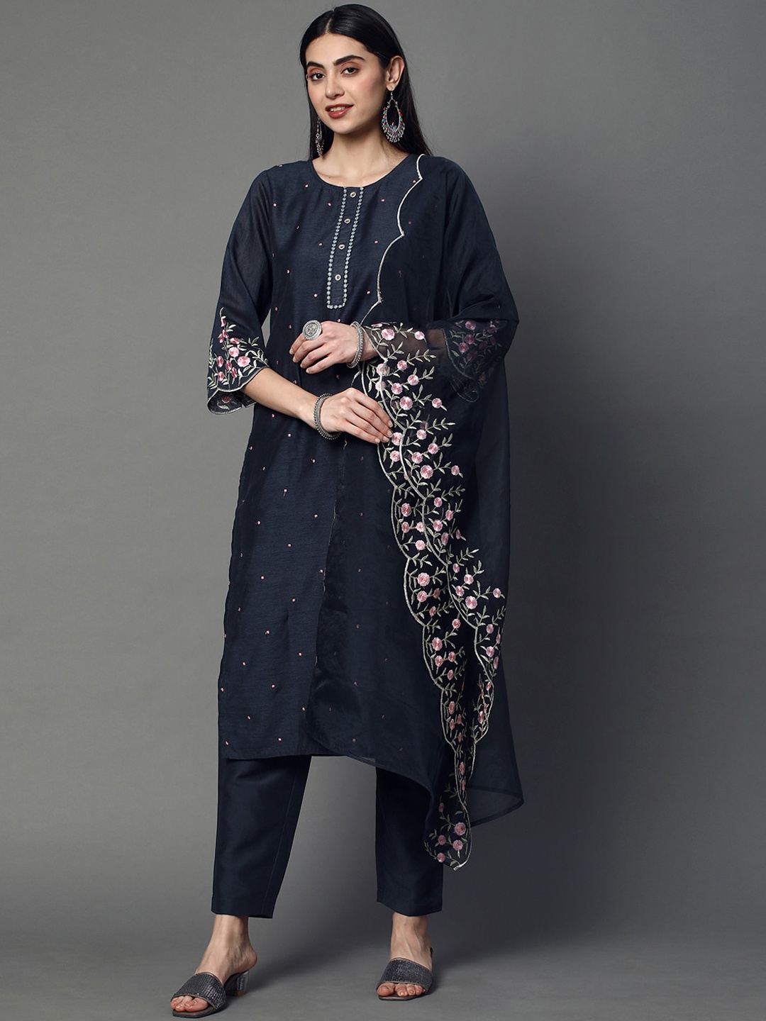 

HEEPOSH Floral Embroidered Round Neck Three-Quarter Sleeves Kurta with Trousers & Dupatta, Navy blue